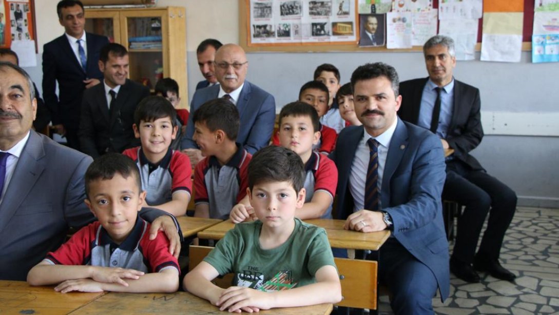 Teftiş Kurulu Başkanı Sayın Abdulkadir ÖZKAN, Kayseri İlinde 2022-2023 Eğitim Öğretim Yılı Yıl Sonu Programına katıldı